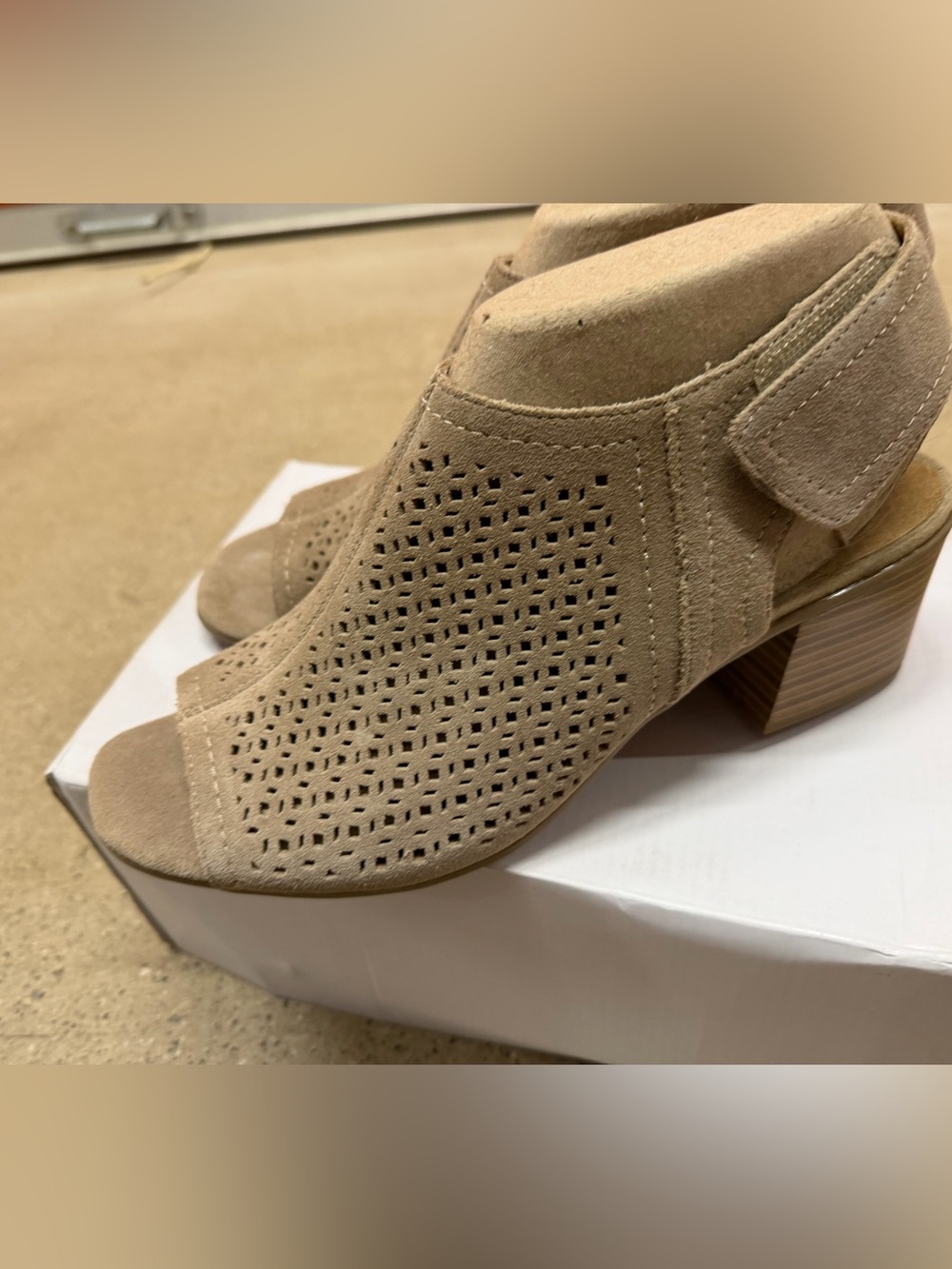 NWB Sonoma Women's Lylah Perforated Peep-Toe Block Heel Sandal Taupe